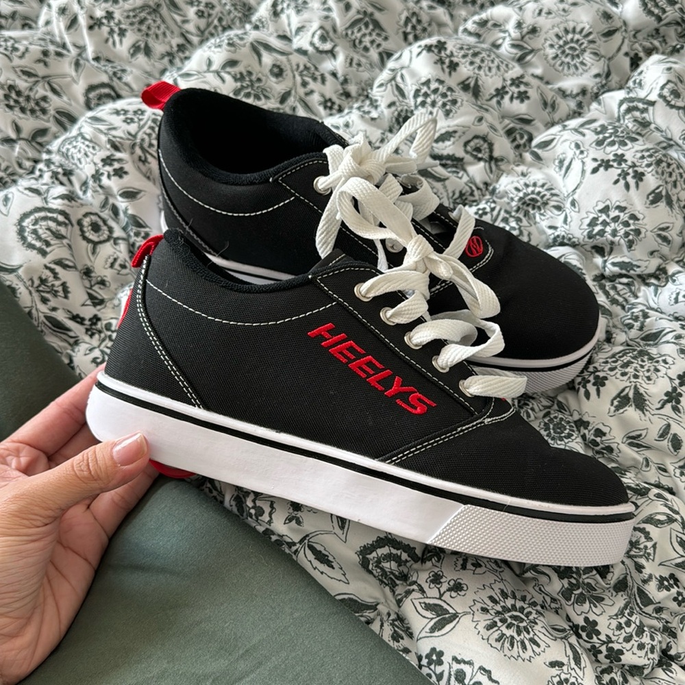 Brand new HEELYS
